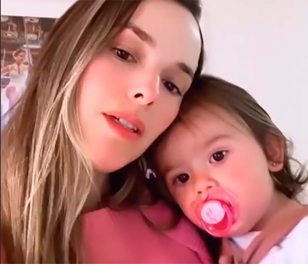 Thaeme Mariôto e a filha, Liz (Foto: Reprodução/Instagram)