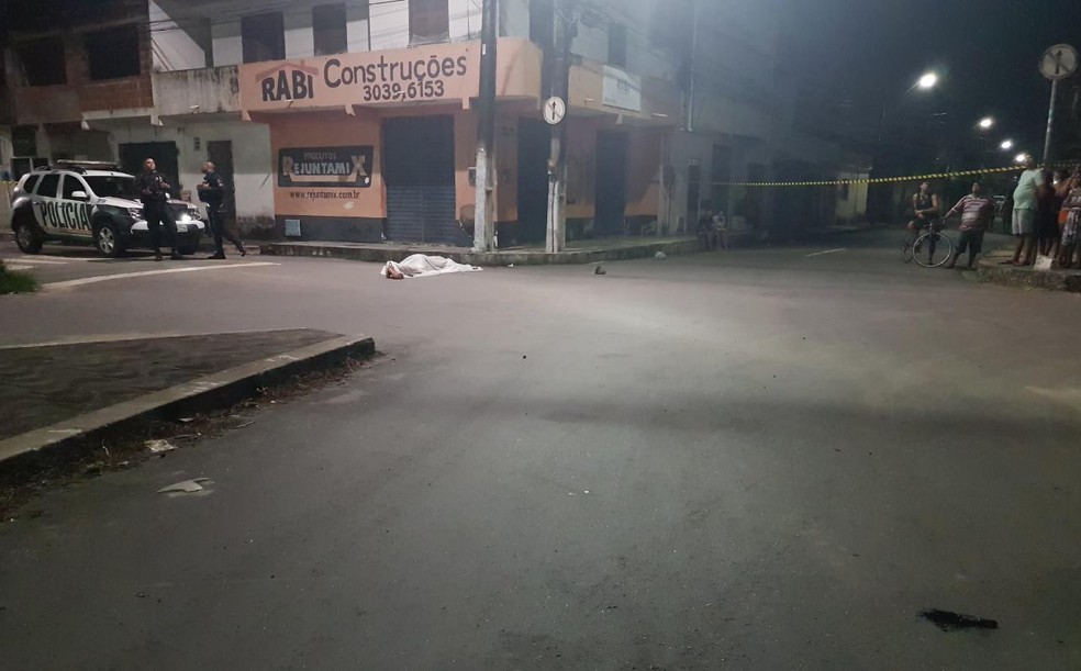 Homem é morto após ser atacado por grupo com tiros e pedradas em Maracanaú Ceará G1