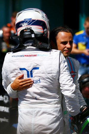 Valtteri Bottas recebe os cumprimentos do companheiro Felipe Massa pelo segundo lugar no GP da Alemanha (Foto: Getty Images)