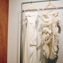 A prova de vestido de noiva de Erin Wasson, com looks de Vivienne Westwood