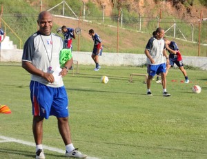Lembra Dele? Algoz do Fla, Sandro Gaúcho treina atacantes no Guará-SP