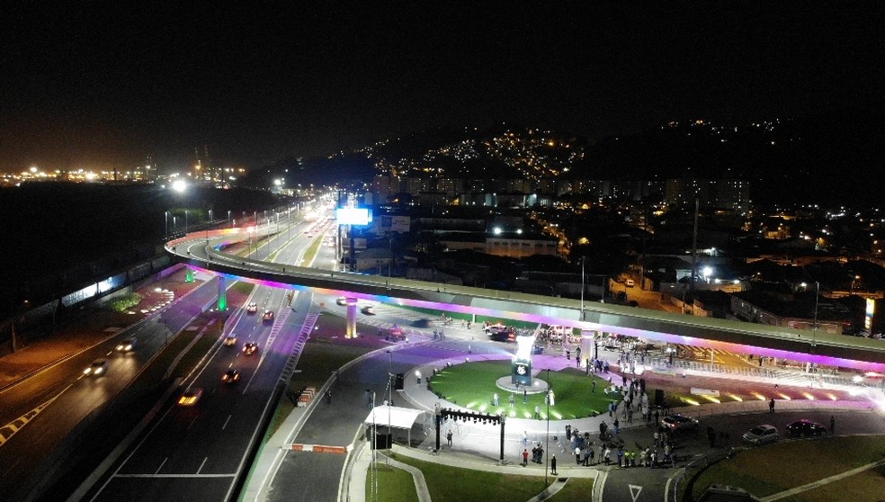 Novo viaduto foi inaugurado nesta sexta-feira (14) na entrada de Santos, SP — Foto: Carlos Nogueira/Jornal A Tribuna