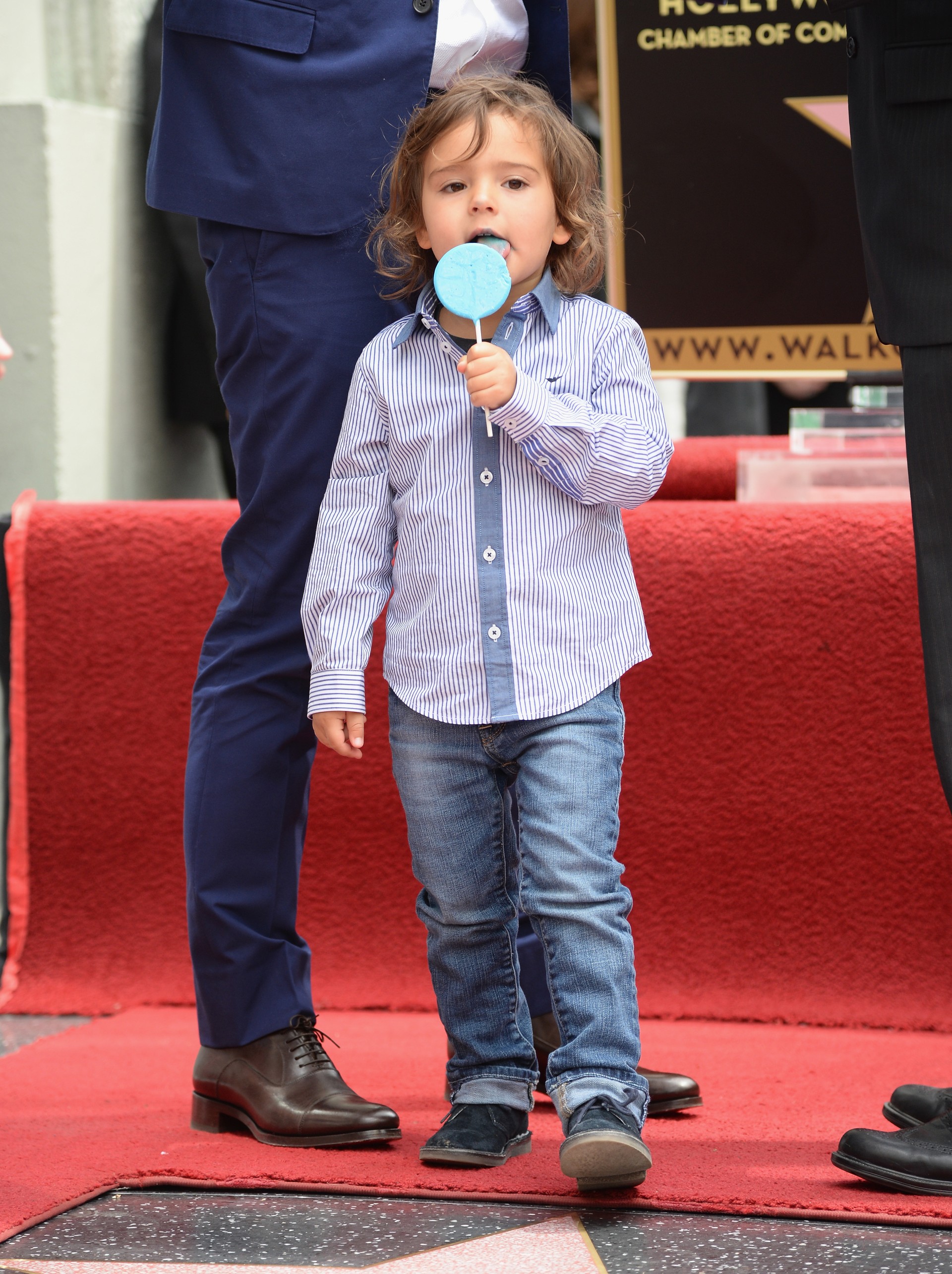 O adorável filho de Orlando Bloom e Miranda Kerr é uma celebridade infantil que segue as tendências da moda. Ele normalmente usa chapéus e roupas com estampas, misturando e combinando diversos estilos. Com bochechas grandes e um sorriso lindo, o pequenino de 3 anos já está pronto para as câmeras.  (Foto: Getty Images)