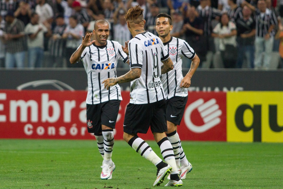Emerson Sheik e Petros jogaram juntos no Corinthians (Foto: Anderson Rodrigues / Ag. Estado)