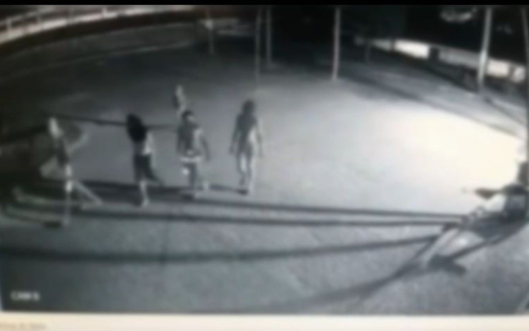 Quatro adolescente são apreendidos suspeitos de arrombar, furtar câmaras e vandalizar escola; vídeo