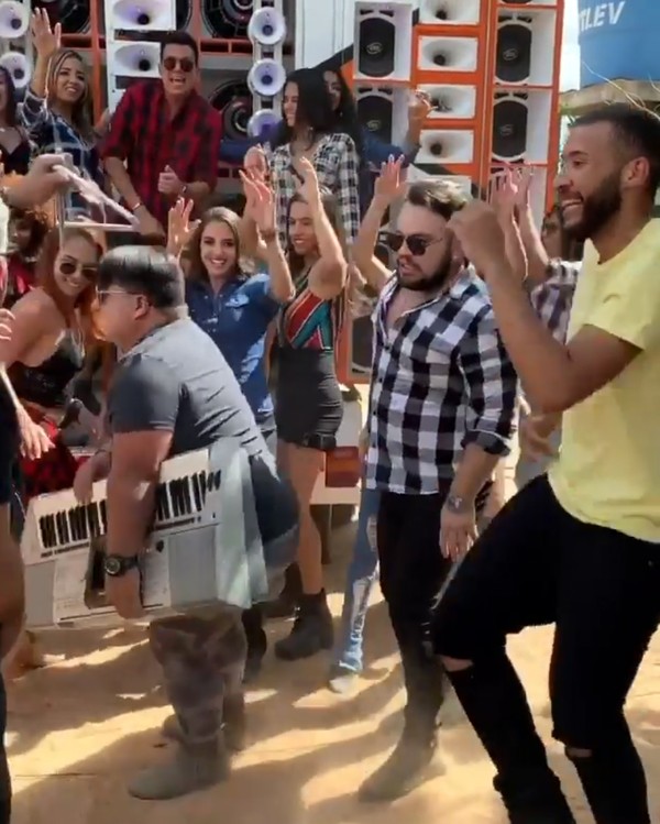Danca Do Carpinteiro Como Um Classico De Woodstock Virou Meme Com Ivete Safadao E Mais Musica G1