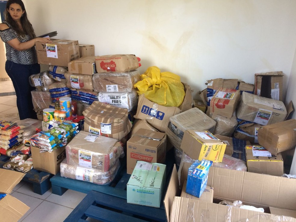 Alimentos, roupas, materiais de higiene e medicamentos chegaram em Boa Vista nesta semana em quatro lotes de 500 kg (Foto: Alan chaves/G1 RR)