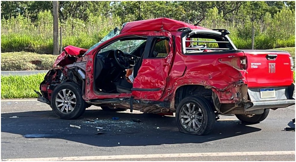 Motorista e passageiro morreram em acidente na Raposo Tavares em Itapetininga (SP) — Foto: Redes sociais