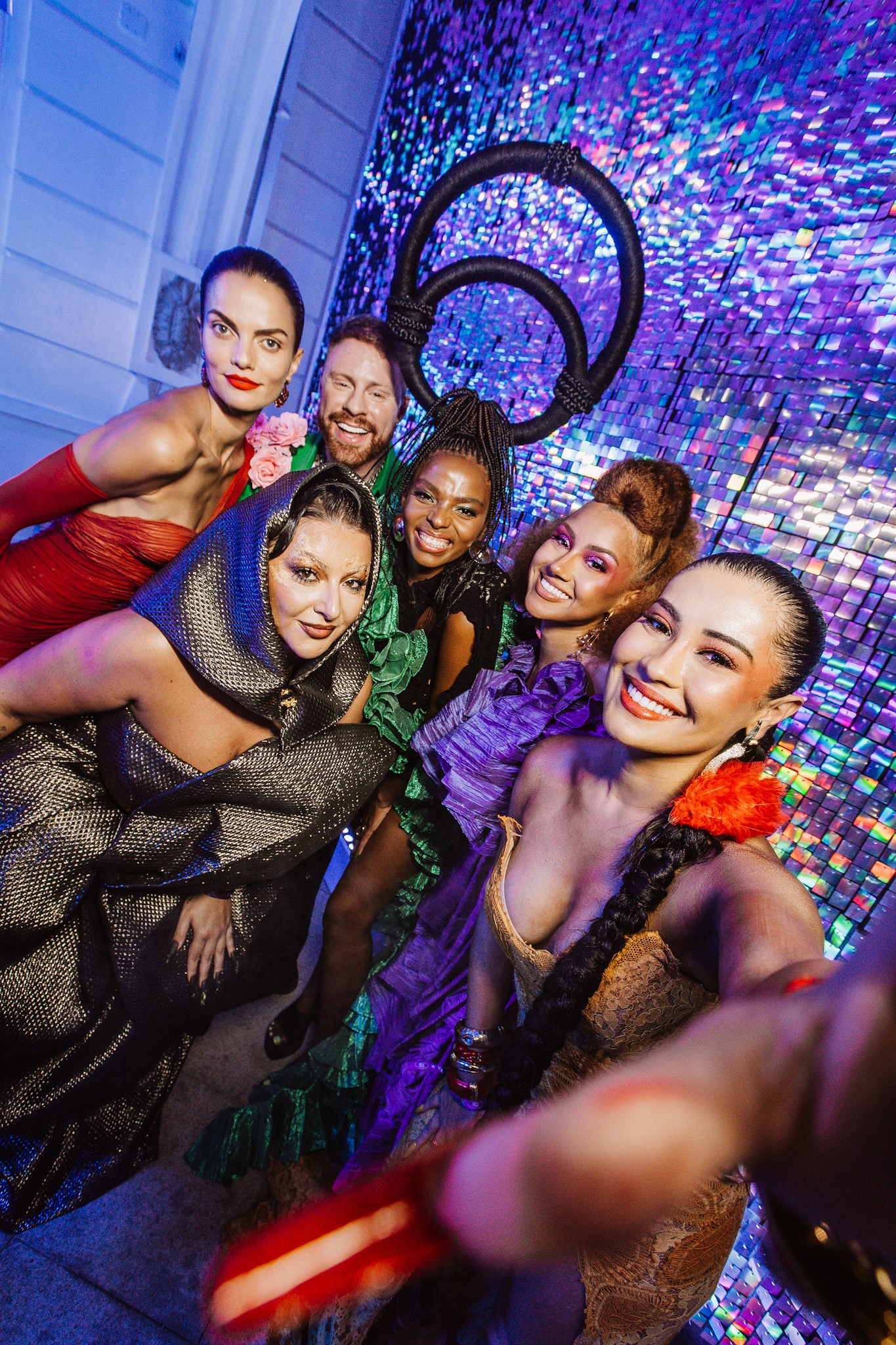 Barbara Fialho, Leonardo Coloral, Yasmim Stevam, Letticia Munniz, Lore Souza e Thaynara OG representaram a Neutrogena nesta edição do Baile da Vogue