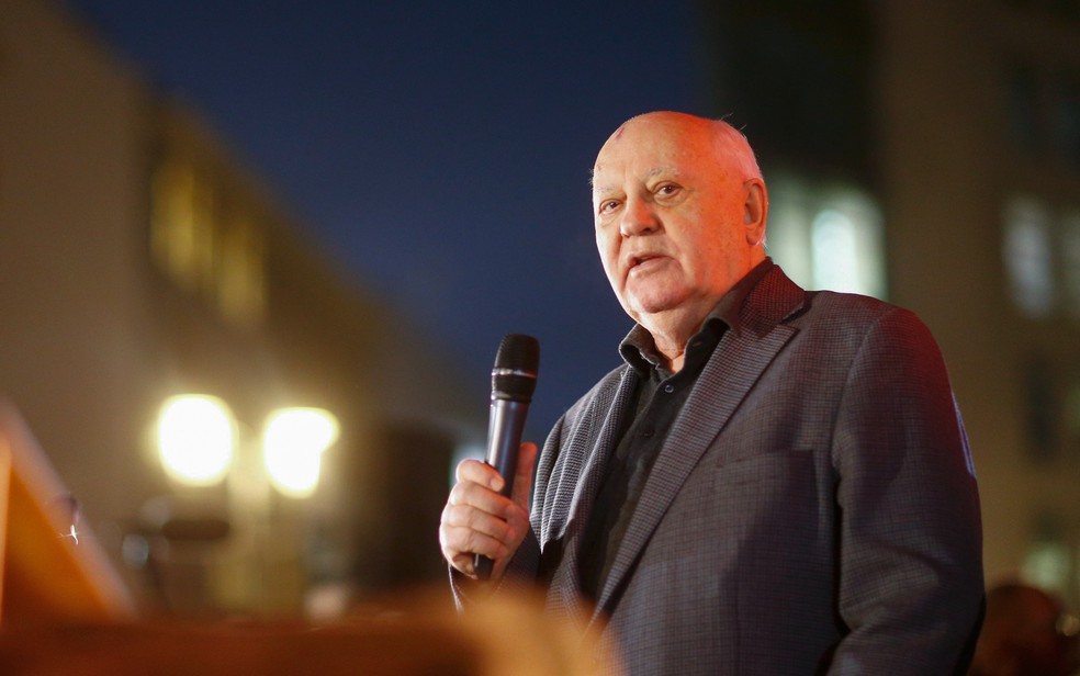 O ex-presidente soviÃ©tico Mikhail Gorbachev â€” Foto: Hannibal Hanschke/Reuters