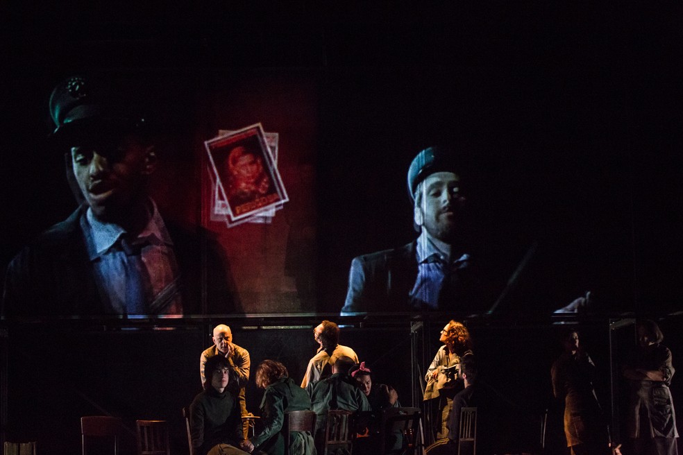 Dogville foi o primeiro espetáculo a ter ingressos esgotados no Festival — Foto: Renato Mangolin