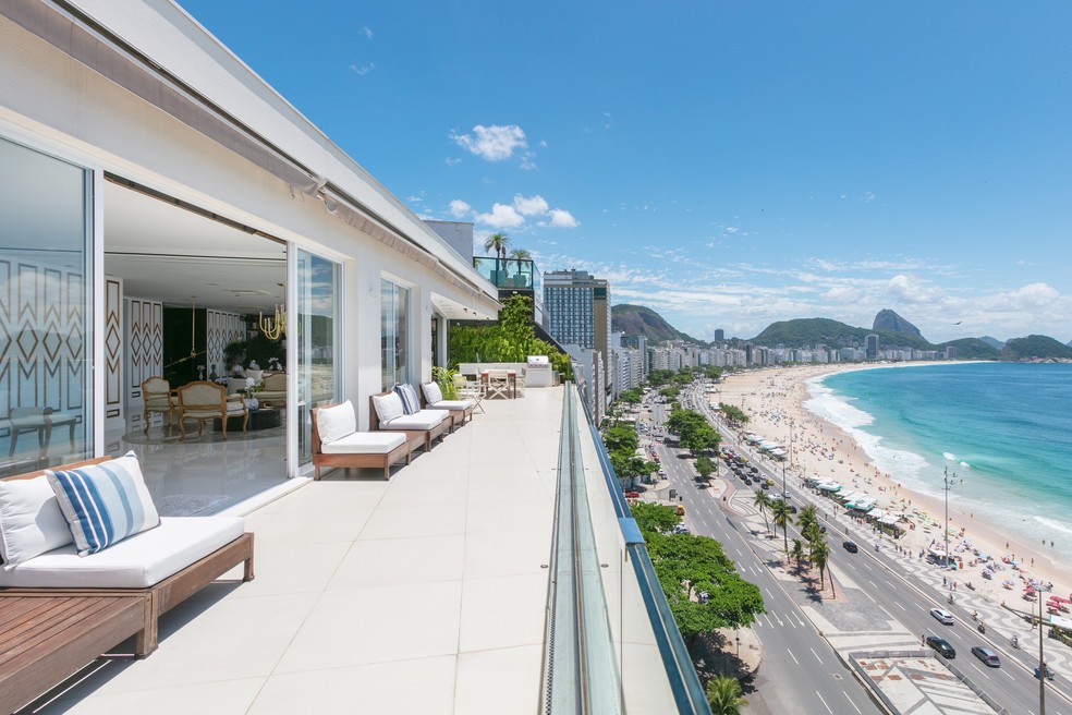 A badalada Copacabana é a preferida de quem busca alugar por temporada ou comprar imóvel como investimento — Foto:  WHERE IN RIO/DIVULGAÇÃO