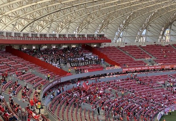 Justiça do RS suspende torcidas organizadas de Inter e Corinthians após briga