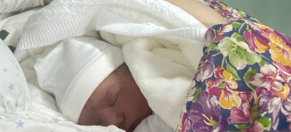 O filho recém-nascido de Mariia Shostak, Arthur, no porão de uma maternidade em Kiev (Foto: Mariia Shostak via UNFPA)