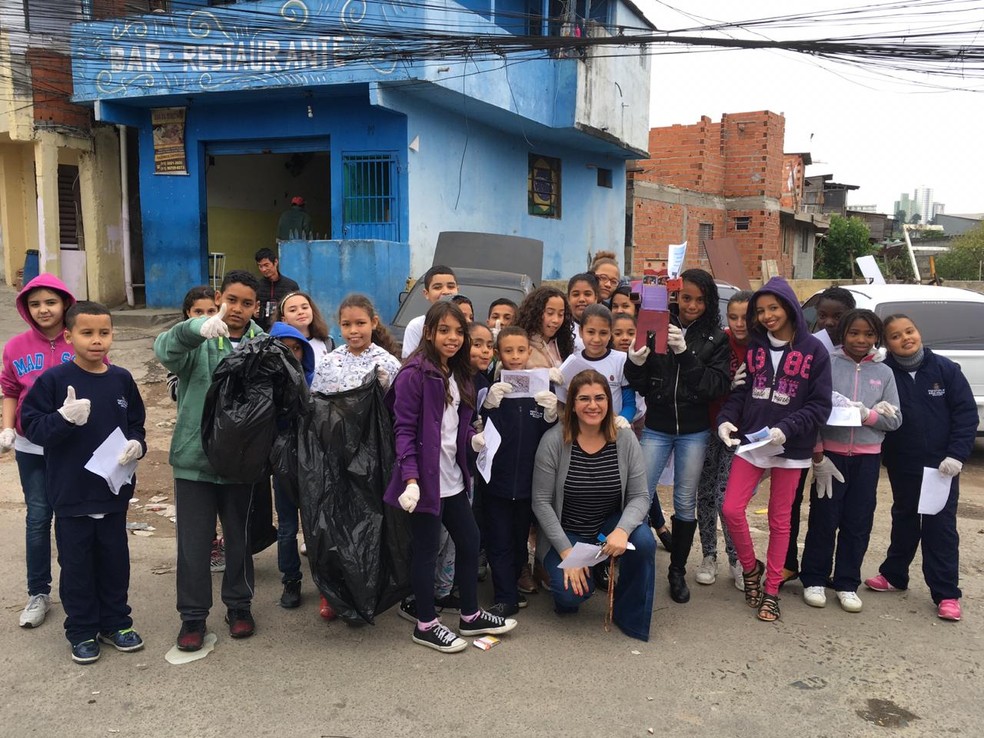 Debora Garofalo e seus alunos — Foto: Arquivo Pessoal