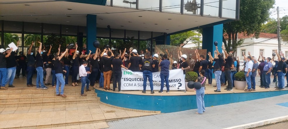 Grupo foi para frente da Aleac protestar por atualização do PCCR — Foto: Arquivo/Senge