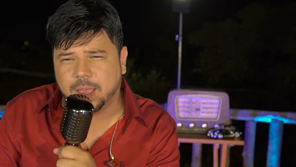 Giovanne Salles, cantor sertanejo encontrado morto em BH, tinha músicas de sofrência, como 'Escravo do Passado' — Foto: Reprodução/YouTube/Giovannes Salles