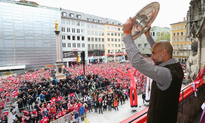 Guardiola técnico Bayern torcida (Foto: AP)