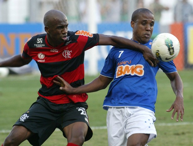 Marllon do Flamengo e Borges do Bruzeiro (Foto: Paulo Fonseca / Futura Press)
