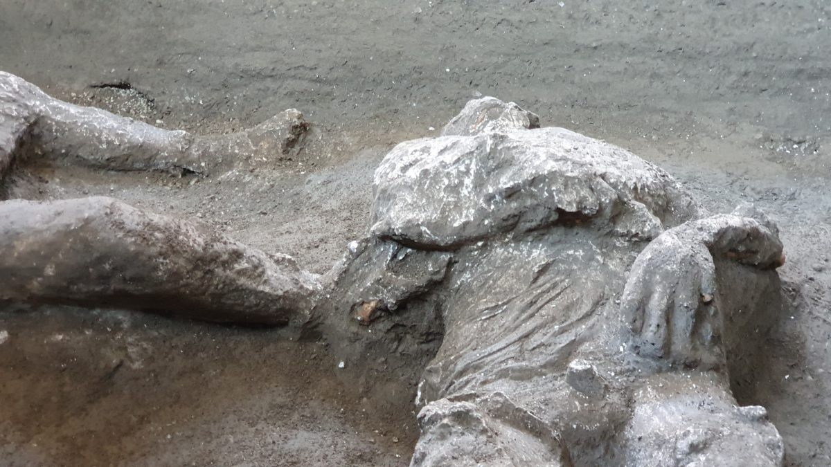 Homem jovem que morreu em Pompeia poderia ter sido um escravo (Foto: Parco Archeologico di Pompei)