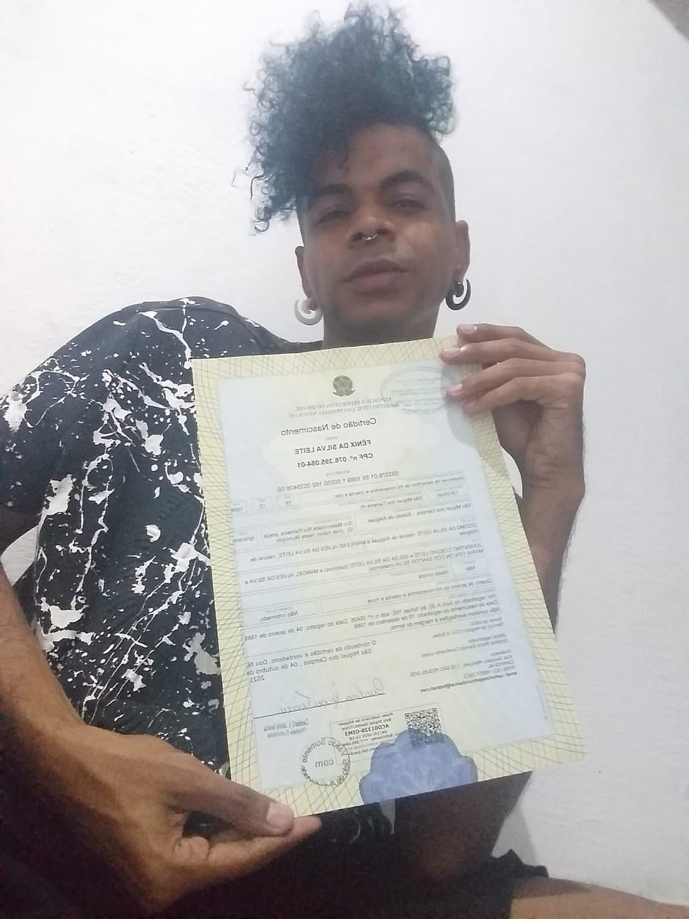 Fênix da Silva Leite, de 32 anos, é a primeira pessoa não-binária reconhecida pela Justiça de Alagoas — Foto: Arquivo pessoal