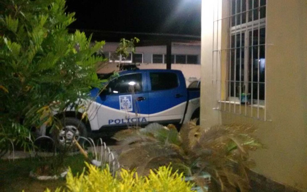 Criminosos dispararam contra delegacia de Amélia Rodrigues, que estava vazia (Foto: Divulgação/ Polícia Civil)