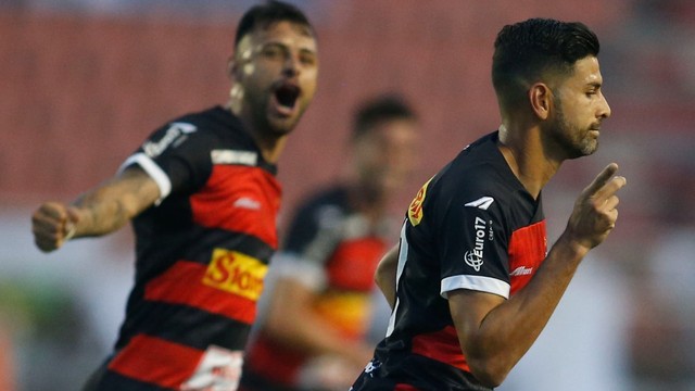 Gérson Magrão comemora gol do Ituano contra o Botafogo-PB