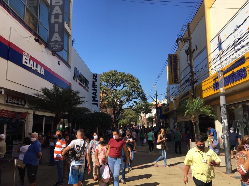 A partir da próxima terça-feira (8), o comércio de Presidente Prudente passará a funcionar das 9h às 17h, de segunda a sexta-feiras, e das 9h às 15h, aos sábados — Foto: Aline Costa/G1