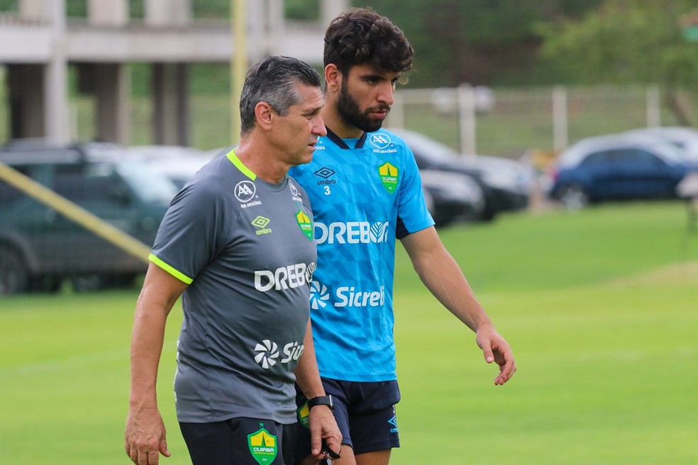 Jorginho e Pepê no treino do Cuiabá — Foto: AssCom Dourado