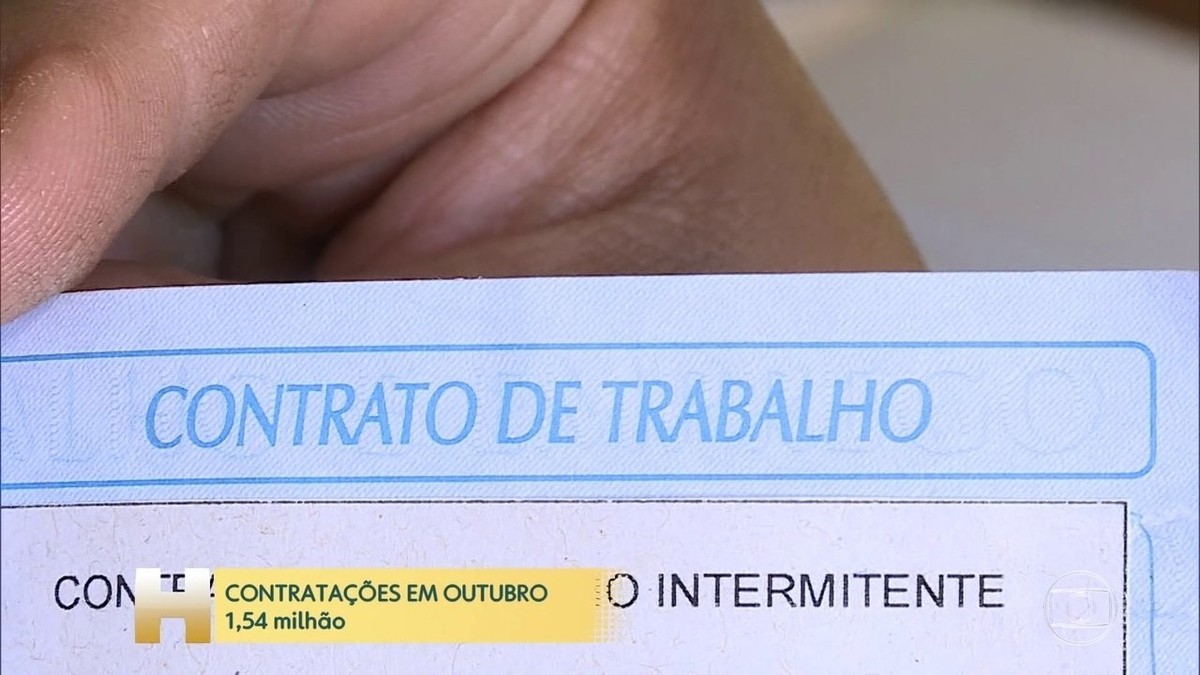 Bolsonaro comemora resultado do Caged em outubro e diz que Paulo Guedes é 'insubstituível' thumbnail