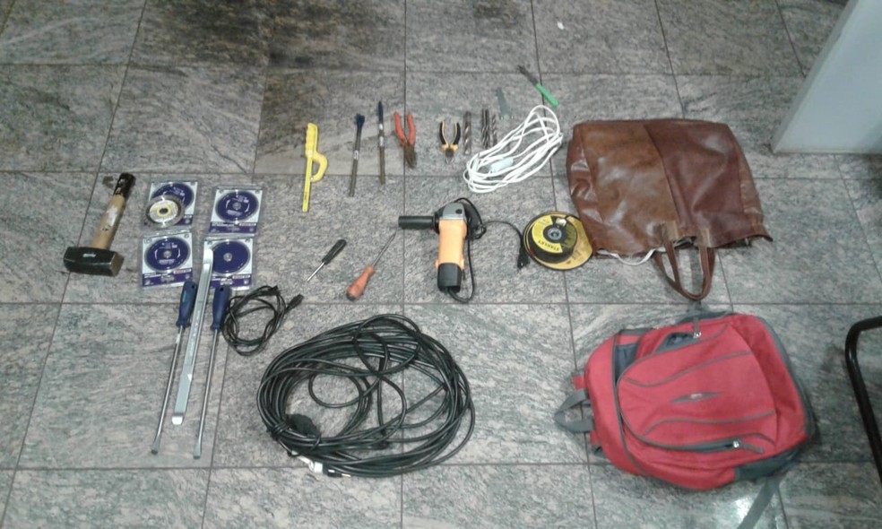 PolÃ­cia apreendeu extenso material usado em tentativa de assalto a banco em MS (Foto: PolÃ­cia Militar/DivulgaÃ§Ã£o)