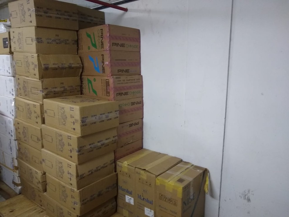 Cerca de 20 mil carteiras de cigarro contrabandeadas foram apreendidas pela Polícia Civil em Natal — Foto: Polícia Civil/Divulgação