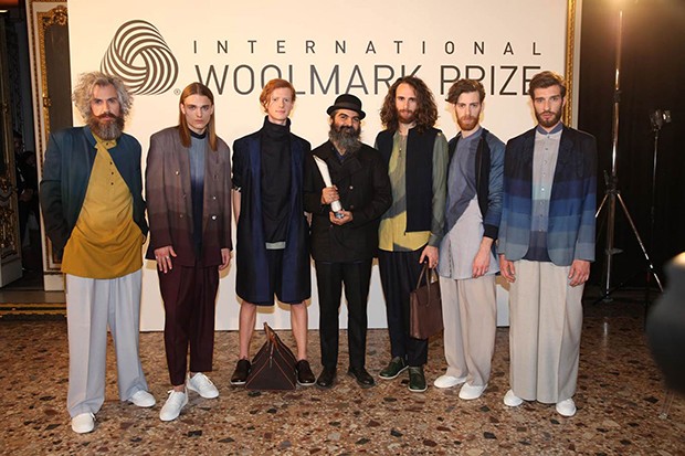 The winner of the International Woolmark Prize 2016, Suket Dhir, with models wearing his new collection (Foto: Giovanni Giannoni)