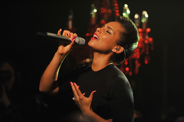 NEW YORK, NY - NOVEMBER 27:  Alicia Keys performs onstage at iHeartRadio Live Presents Alicia Keys at iHeartRadio Theater on November 27, 2012 in New York City.  (Photo by Theo Wargo/Getty Images for iHeartRadio) (Foto: GettyImages)