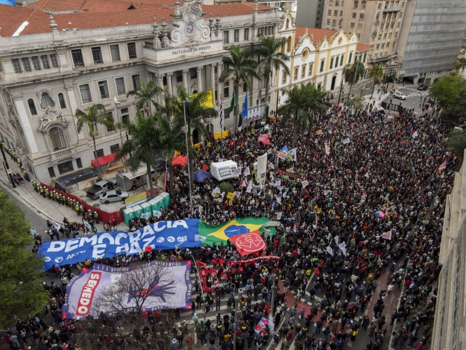 Ato em defesa da democracia em frente à Faculdade de Direito da USP, em São Paulo