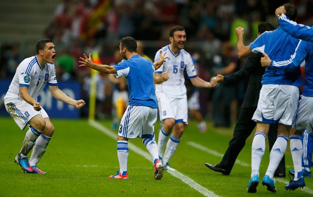 jogadores grécia gol rússia eurocopa 2012 (Foto: Agência Reuters)