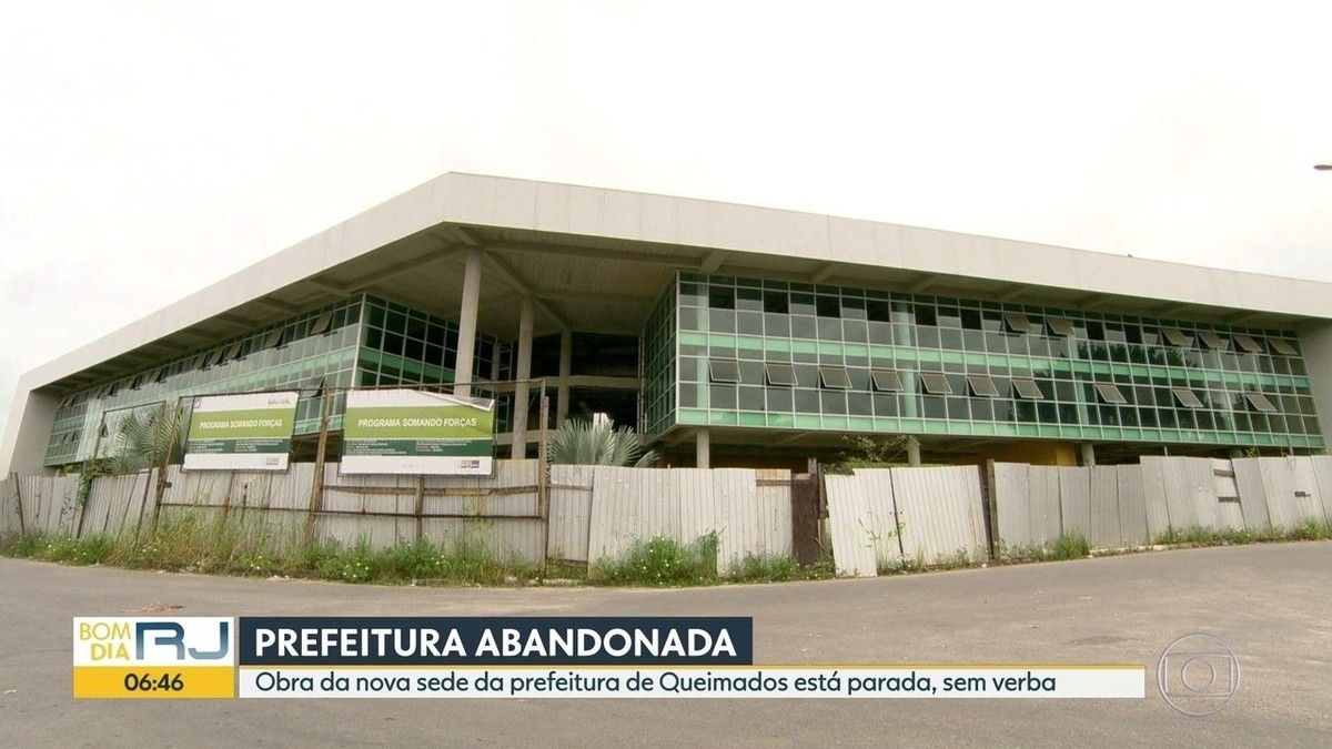 Obras da nova sede da Prefeitura de Queimados, RJ, estão abandonadas ...