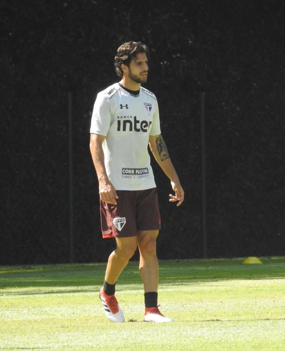 Hudson substitui Petros em treino do São Paulo, e Dorival tem papo com