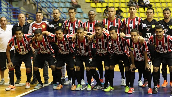 Após 16 anos de insucessos, São Paulo tenta a inédita vaga no playoff