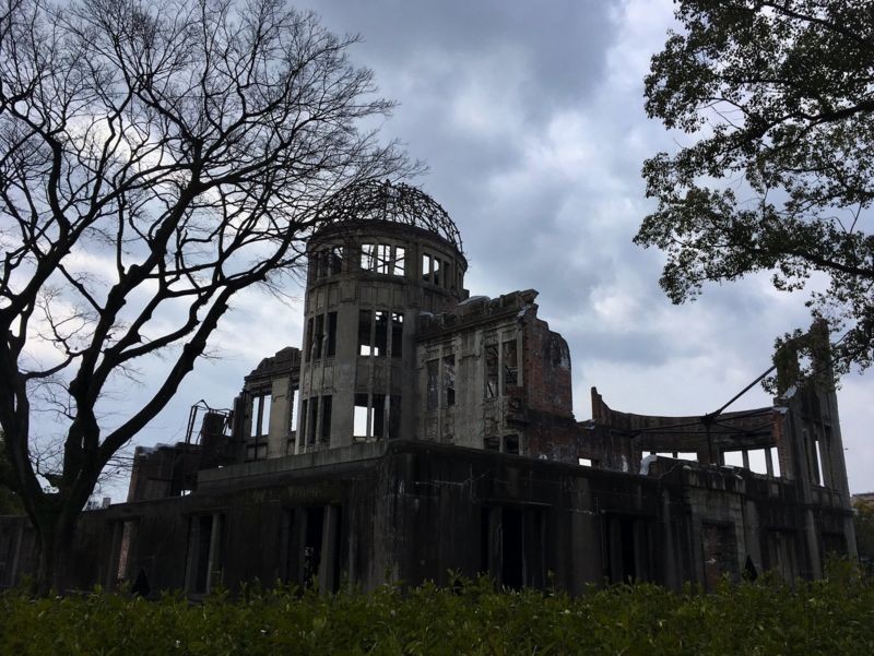 A Cúpula da Bomba Atômica é a ruína do edifício que resistiu à bomba atômica de 1945, hoje marco no Memorial da Paz de Hiroshima (Foto: Juliana Sayuri via BBC News)