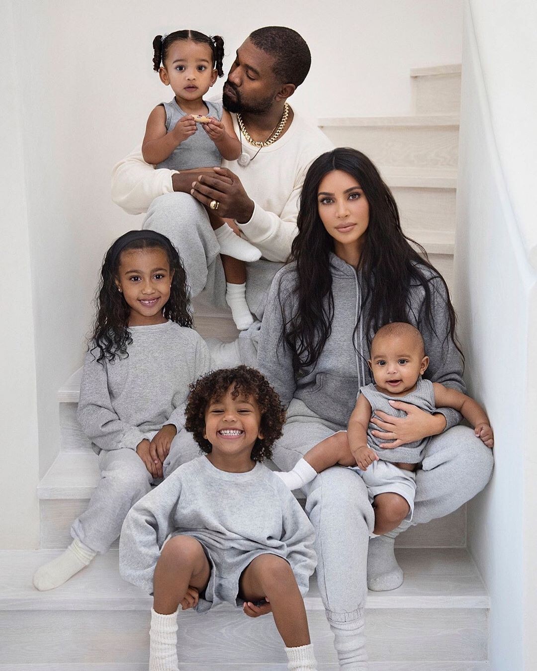 Kim Kardashian e família (Foto: Reprodução / Instagram)