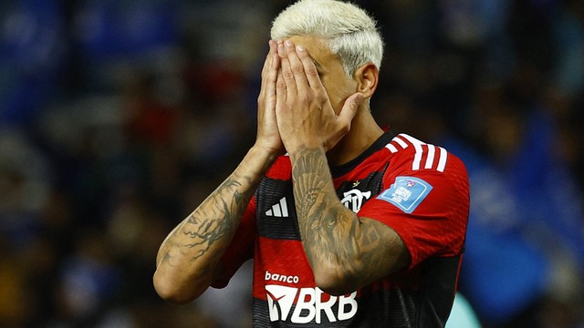 Pedro lamenta eliminação do Flamengo