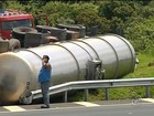 Caminhão com mais de 40 mil litros de etanol tomba em Itatinga