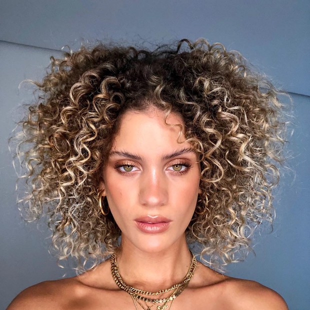 Foto: Sophie Charlotte voltou a exibir cabelo cacheado ao reunir amigos ao  comemorar 30 anos nesta segunda-feira, 29 de abril de 2019 - Purepeople