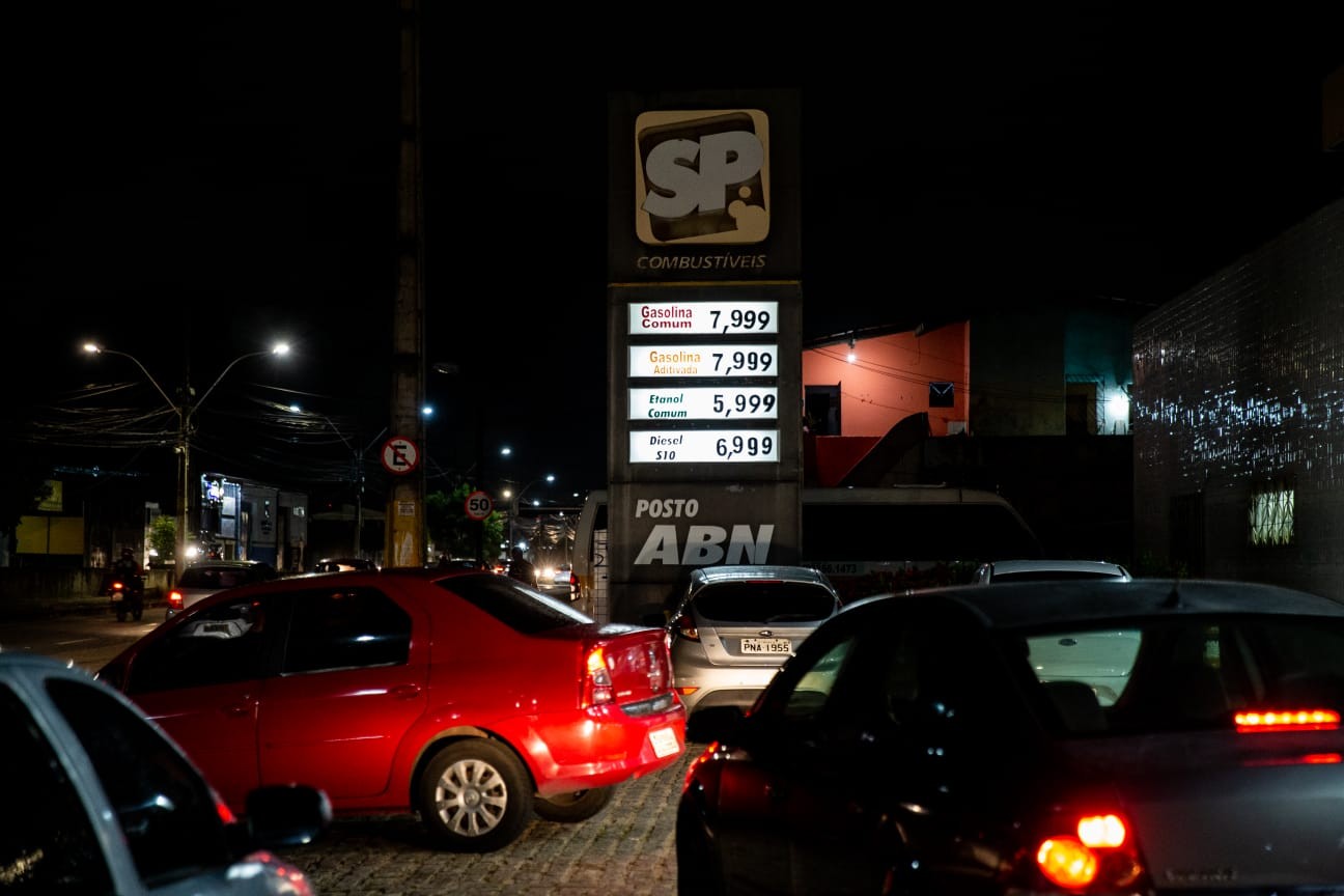 Preço do litro da gasolina comum no Ceará chega a R$ 8,20, diz ANP