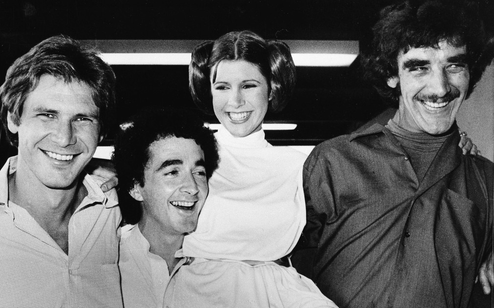 Harrison Ford, Anthony Daniels, Carrie Fisher e Peter Mayhew durante pausa de gravação de programa de TV, em 1978 — Foto: AP Photo