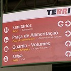 Placas em inglês confundem turistas  (Reprodução TV Globo)