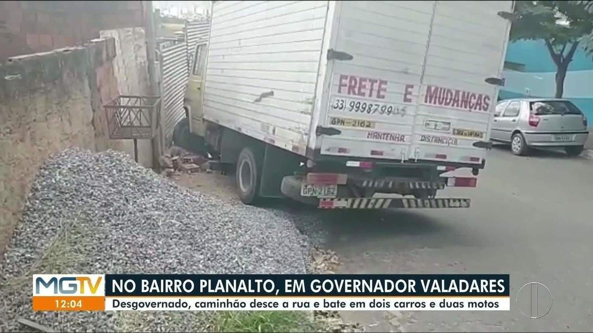 Caminhão desgovernado bate em dois carros e duas motos em Governador Valadares