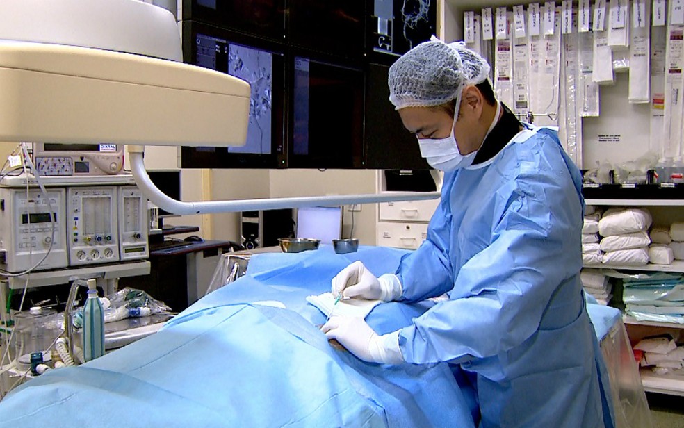 Cateterismo cerebral em vítimas de AVC está sendo realizado no Hospital das Clínicas de Ribeirão Preto (Foto: Cláudio Oliveira/EPTV) Cateterismo cerebral em vítimas de AVC está sendo realizado no Hospital das Clínicas de Ribeirão Preto (Foto: Cláudio Oliveira/EPTV)
