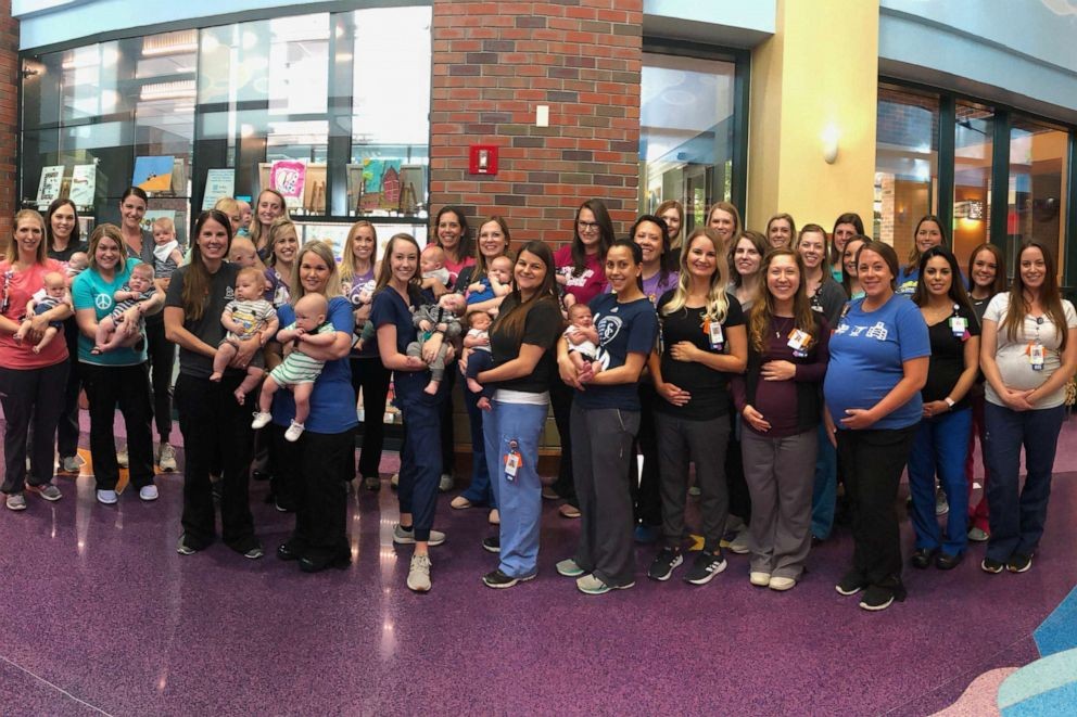 Em menos de um ano, 36 bebês de funcionários da UTI neonatal nasceram  (Foto: Reprodução/Facebook)